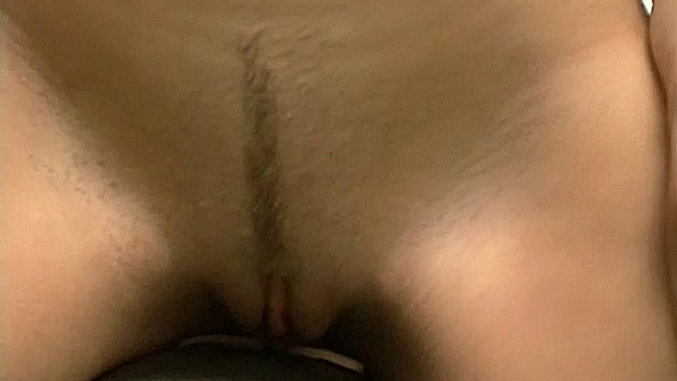 Junges Babe kommt auf Sybian zum Orgasmus