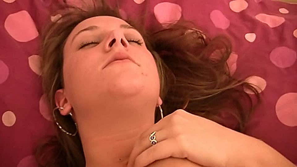 Brünettes Mädchen hat Dildosex