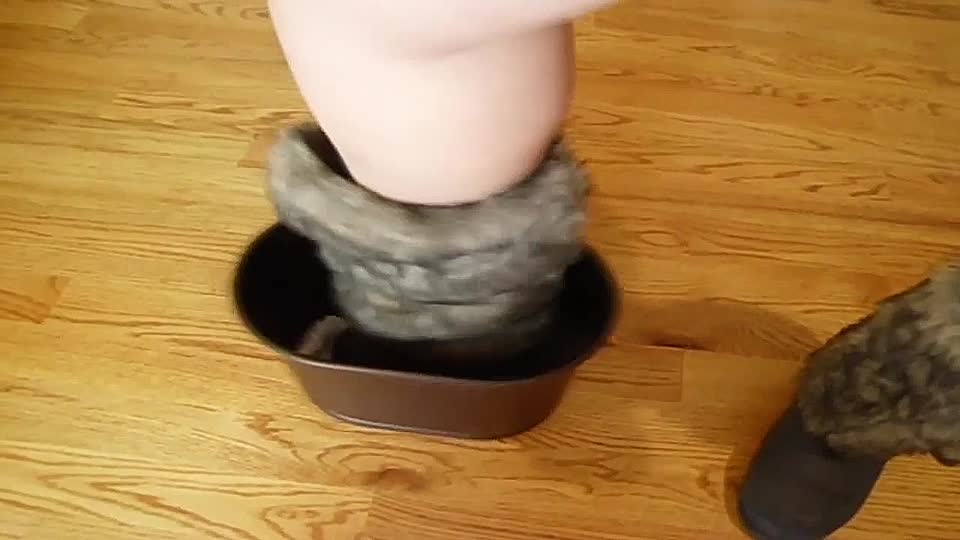 Vollbusiges Camgirl zeigt sich in Höschen und Top
