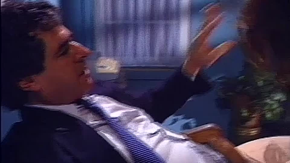 Mein Chef hat mich beim Masturbieren erwischt und mich gefickt