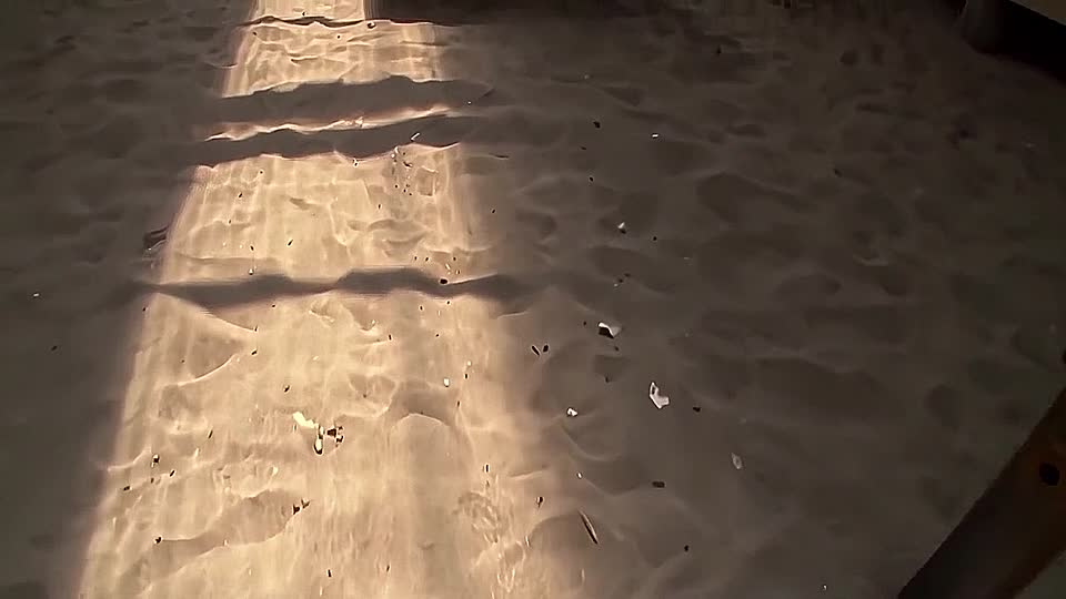 Thailändische Schlampe am Strand wird hart gefickt